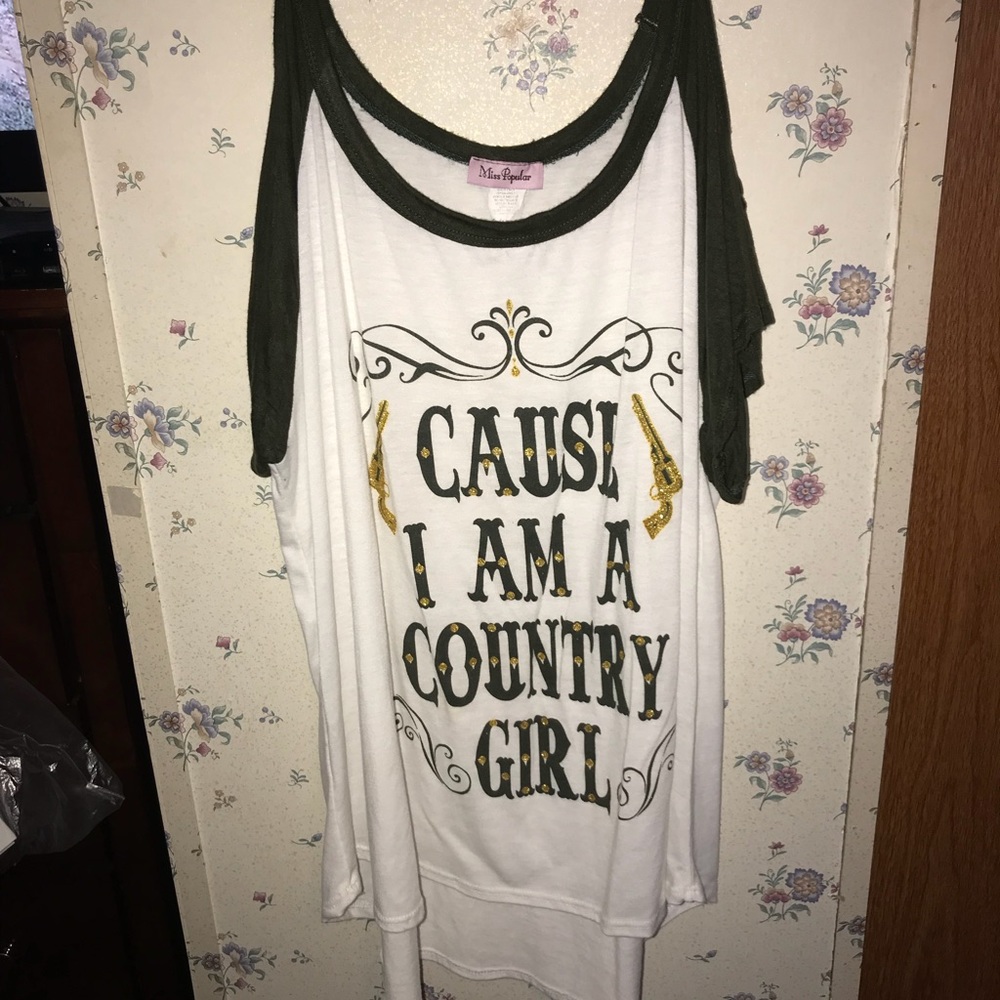 “Cause I am a country girl” shirt!! 😍😍